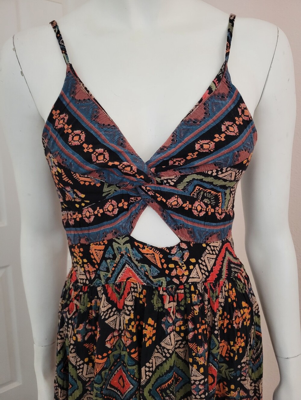 ANGIE Geometric Boho Maxi Dress Size M Cutout Front Smocked Back - Picture 7 of 12